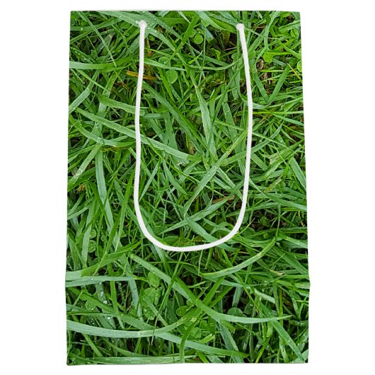 Golfbal in gras 25e verjaardag medium geschenkzak medium cadeauzakje (Achterkant)