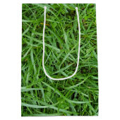 Golfbal in gras 75e verjaardag Medium Gift Bag Medium Cadeauzakje (Achterkant)