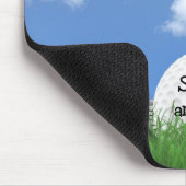 golfbal in gras met club muismat (Hoek)