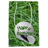 Golfbal in grasdag medium cadeauzakje (Voorkant)