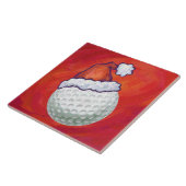 Golfbal in Santa Hat op rood Tegeltje (Zijkant)