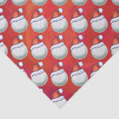 Golfbal in Santa Hat Pattern op Red Tissuepapier (Detail)