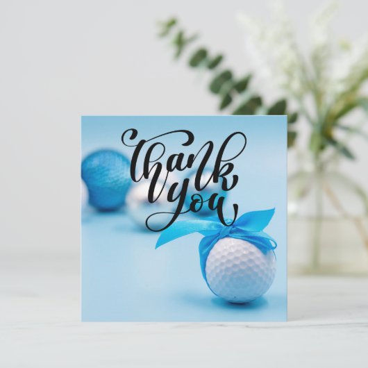 Golfbal met blauw lint voor baby showers jongen bedankkaart (Staand voorkant)