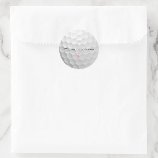 Golfbal met gepersonaliseerde tekst en nummer ronde sticker (Tas)