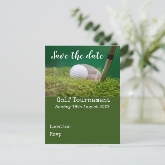 Golfbal met golfclub op groen, behalve de date en aankondigingskaart (Staand voorkant)