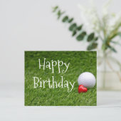 Golfbal met hart op groen gras briefkaart (Staand voorkant)