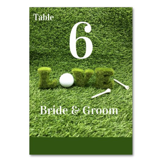 Golfbal met liefdesbrief staan op groen gras kaart (Voorkant)