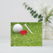 Golfbal met liefdeshartvorm en t-shirt briefkaart (Staand voorkant)