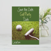 Golfbal met putter op groen gras uitnodiging (Staand voorkant)