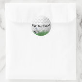 Golfbal met T-shirt in gras Ronde Sticker (Tas)