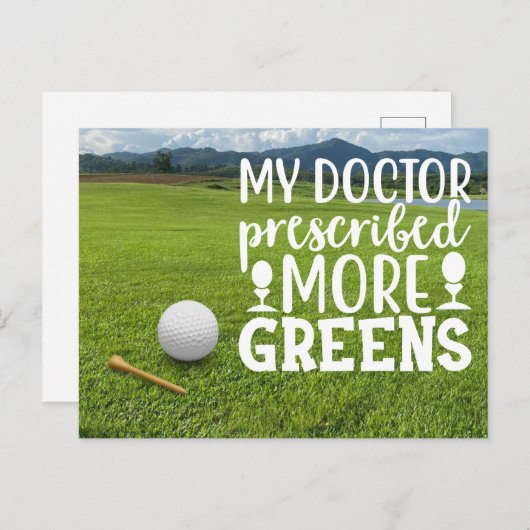 Golfbal met t-shirt op groen gras briefkaart (Voorkant / Achterkant)