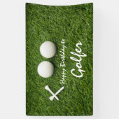 Golfbal met t-shirt op groene Happy Birthday Spandoek (Verticaal)