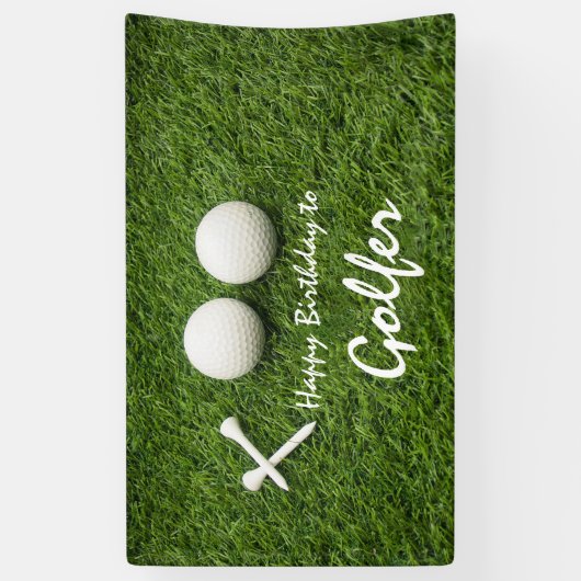 Golfbal met t-shirt op groene Happy Birthday Spandoek (Verticaal)