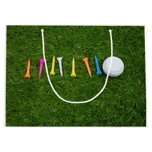 Golfbal met t - shirts op groengras golf groot cadeauzakje (Voorkant)