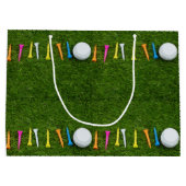 Golfbal met t - shirts op groengras golf groot cadeauzakje (Achterkant)