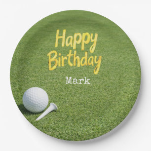 Golfbal met tee op groen gras golfer verjaardag papieren bordje