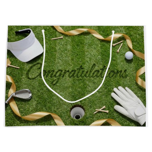 Golfbal met tekst Gefeliciteerd op groen gras Groot Cadeauzakje (Voorkant)