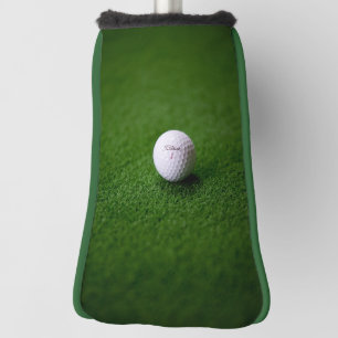 Golfbal op een groen oppervlak Putter Golf Head Co Golfheadcover