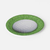 Golfbal op gras papieren bordje (Gekanteld)