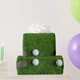 Golfbal op groen gras cadeaupapier