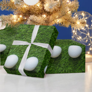 Golfbal op groen gras cadeaupapier