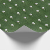 Golfbal op groen gras op golfbaan voor golfer cadeaupapier (Hoek)