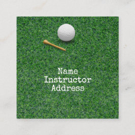 Golfbal op groen gras vierkante visitekaartje