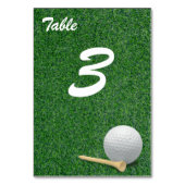 Golfbal op groen gras voor golfpartij kaart (Achterkant)