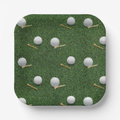 Golfbal op groen gras voor golfpartij papieren bordje (Voorkant)