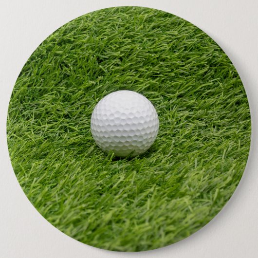 Golfbal op groene golfbal ronde button 6,0 cm (Voorkant)