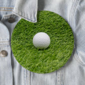 Golfbal op groene golfbal ronde button 6,0 cm (In situ)