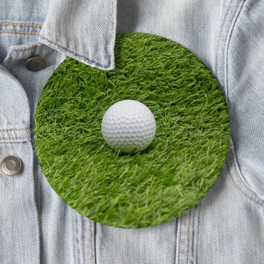 Golfbal op groene golfbal ronde button 6,0 cm (In situ)