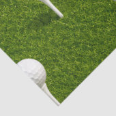 Golfbal op groene gras achtergrond tissuepapier (Detail)