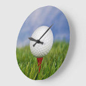 golfbal op rood t-shirt grote klok (Hoek)