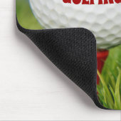 Golfbal op rood T-shirt Muismat (Hoek)