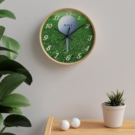Golfbal op T-shirt Green Monogrammed Golfer Clock Ronde Klok