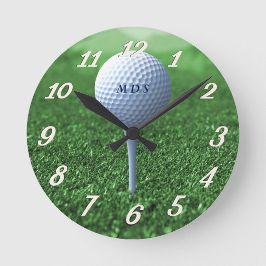 Golfbal op T-shirt Green Monogrammed Golfer Clock Ronde Klok (Voorkant)