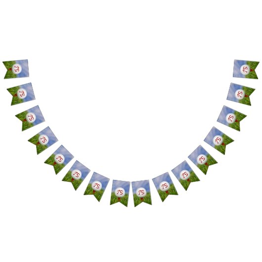 Golfbal op t-shirt in gras voor 75e verjaardag vlaggetjes (Alle)