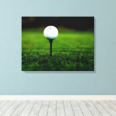 Golfbal op T-shirt, Rich Green Turf Canvas Print (Insitu (Houten vloer))