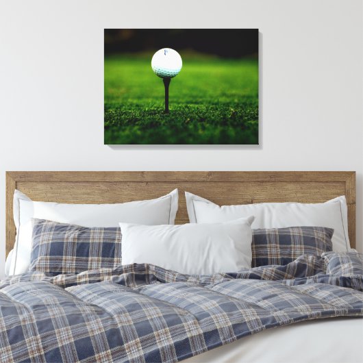 Golfbal op T-shirt, Rich Green Turf Canvas Print (Insitu (Slaapkamer))