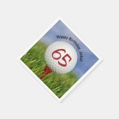 Golfbal op t-shirt voor 65e verjaardag servet (Hoek)