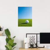 Golfbal op zonnige fairway scène poster (Thuiskantoor)