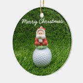 Golfbal Santa Claus is op groen gras kerstmis Keramisch Ornament (Links)