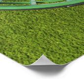 Golfballen in een mand die op korte groene poster (Hoek)