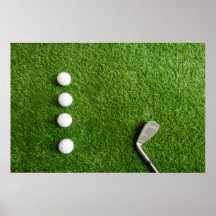 Golfballen liggen op groen gras poster