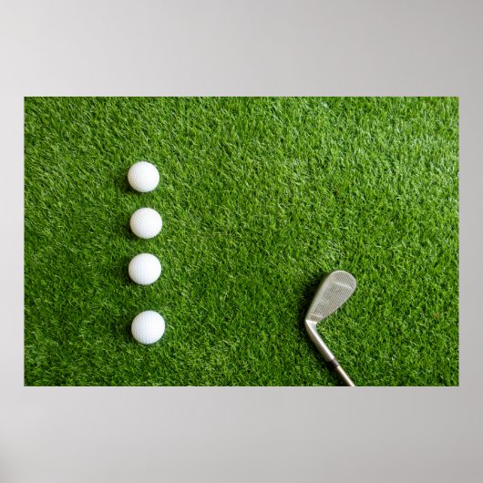Golfballen liggen op groen gras poster (Voorkant)