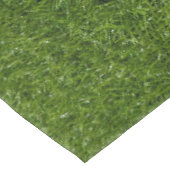 Golfballen liggen op groen gras tafelkleed (Gekanteld)