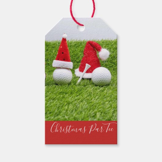 Golfballen met kerstmutsen zijn op groen cadeaulabel (Voorkant)