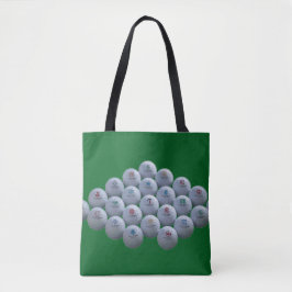 Golfballen op een groene achtergrond staan op een  tote bag