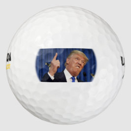 Golfballen van Trump (met de vinger wijzen)